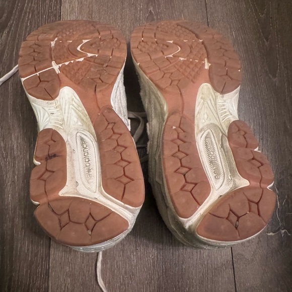 2002R 'Protection Pack - Distressed' – Size us 5.5 men US 5.5 M (US 7 W) - Picture 8 of 11